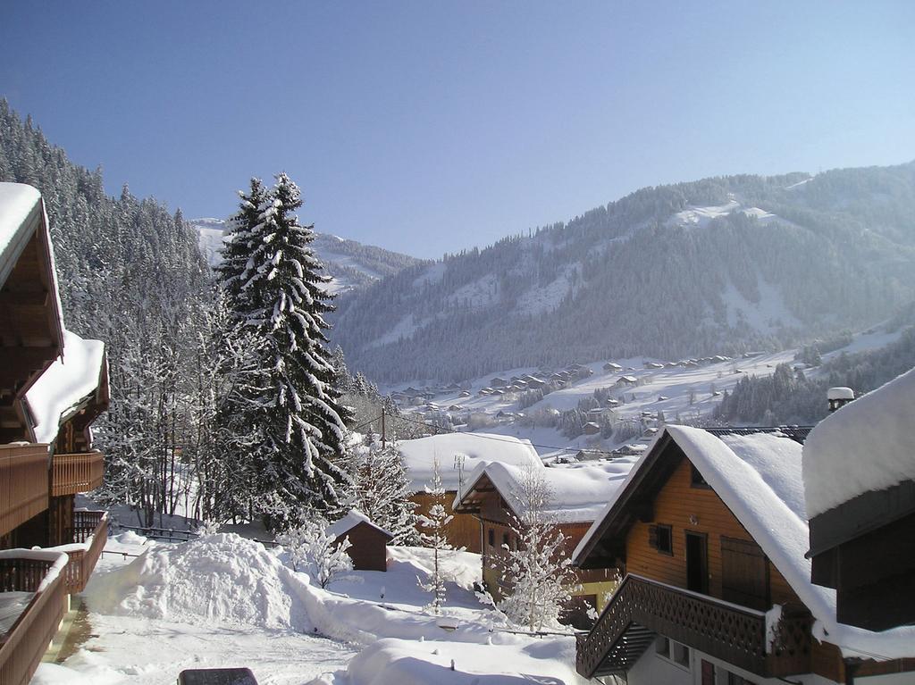 Hotel Les Combelles Châtel Exterior photo