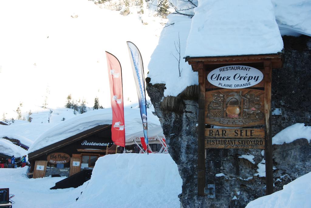 Hotel Les Combelles Châtel Exterior photo
